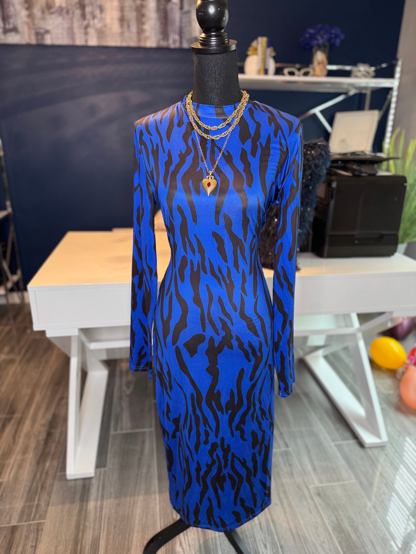 9.6.25 SCurve Blue & Black Tiger Stripe Bodycon Dress (Size Large/Stretch)
