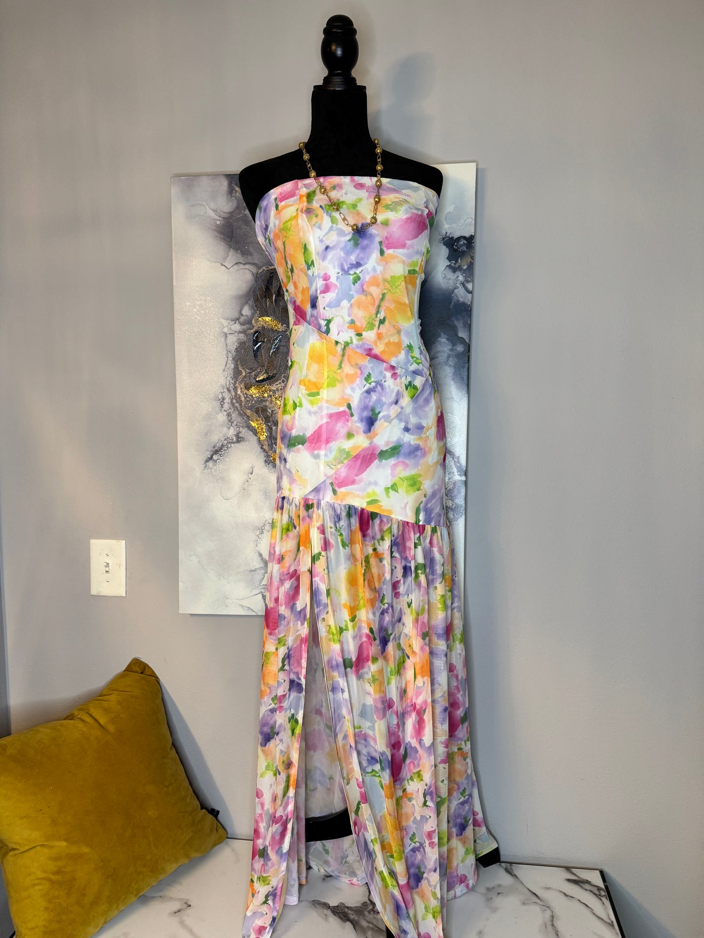 Watercolor Floral Maxi Dress
✨Size XL with Stretch
Strapless Beauty